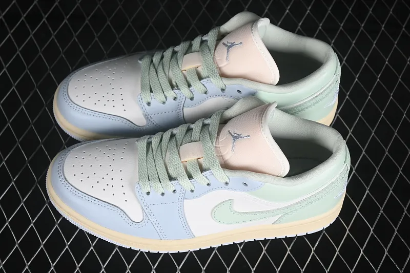 All categories Air Jordan Jordan series basketball shoes Air Jordan 1 Low G version pure original Air Jordan 1 Low AJ1 Joe 1 light blue color matching low-top cultural casual sneakers DC0774-108